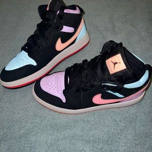 Grade School Size 2.5- Air Jordan 1 Mid GS “Candy”. Pre-Owned Good Condition.